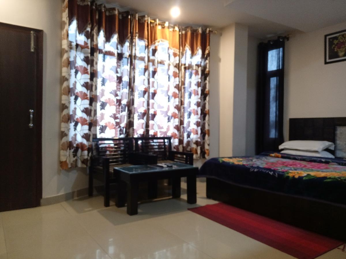 Hotel Wildrose Далхаузи Екстериор снимка